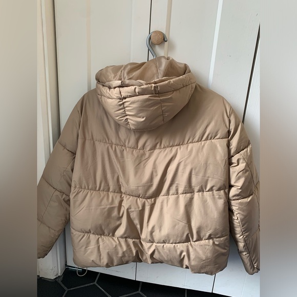 Beige puffer jacket NWOT - Picture 2 of 3